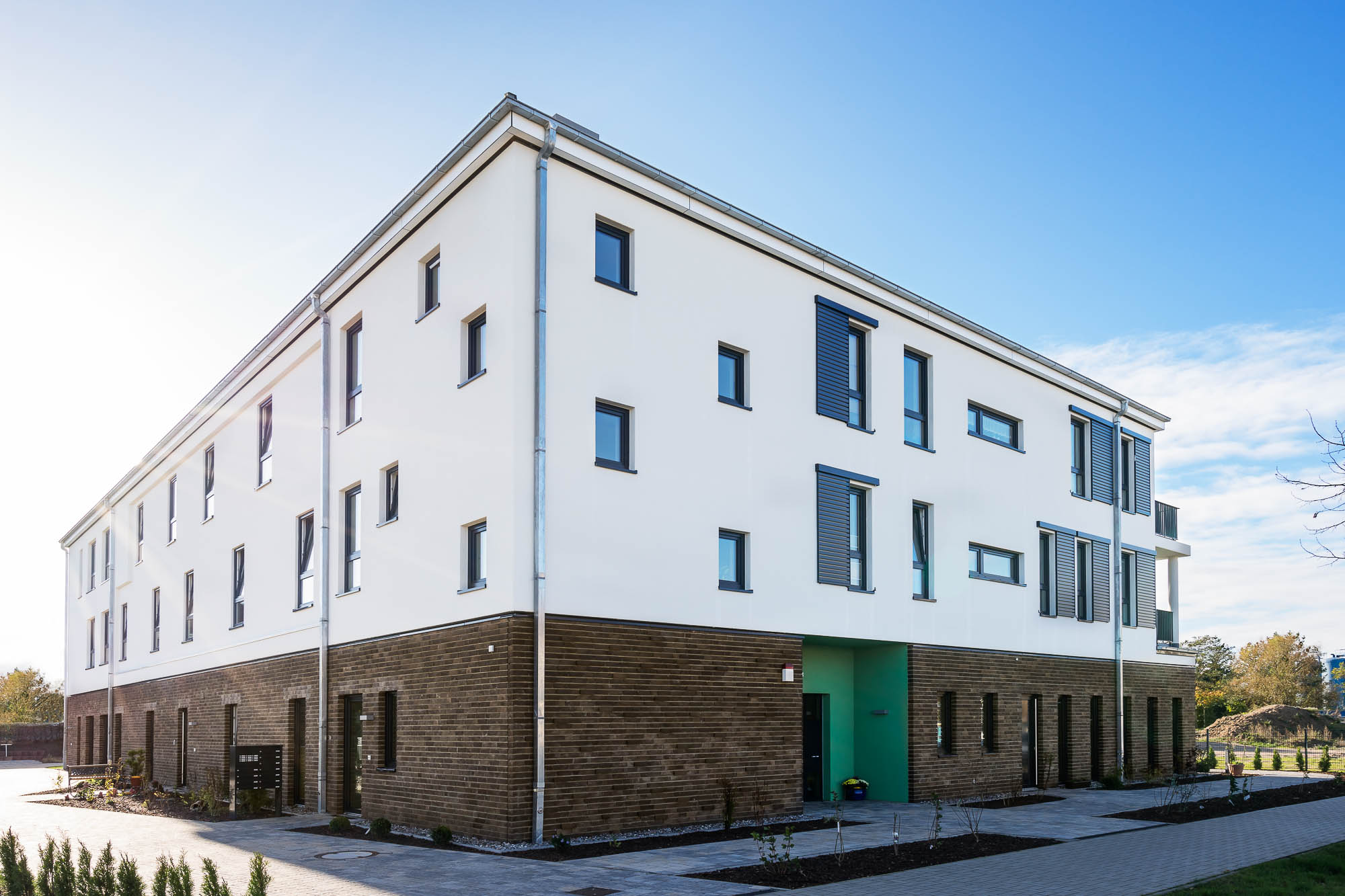 Gebäudeansicht des Pflegeheims bei Tageslicht
