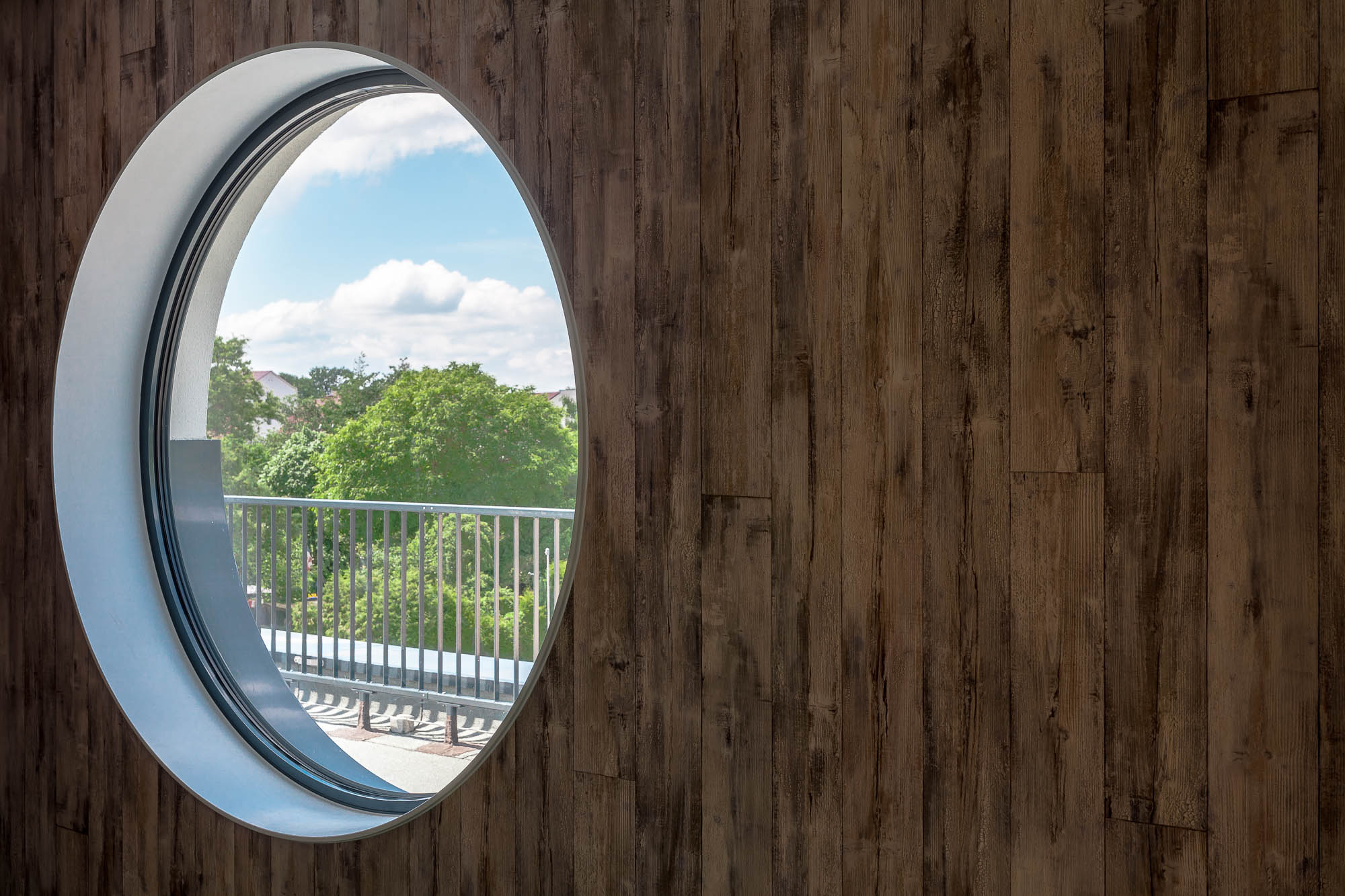Rundes Fenster mit Blick ins Freie