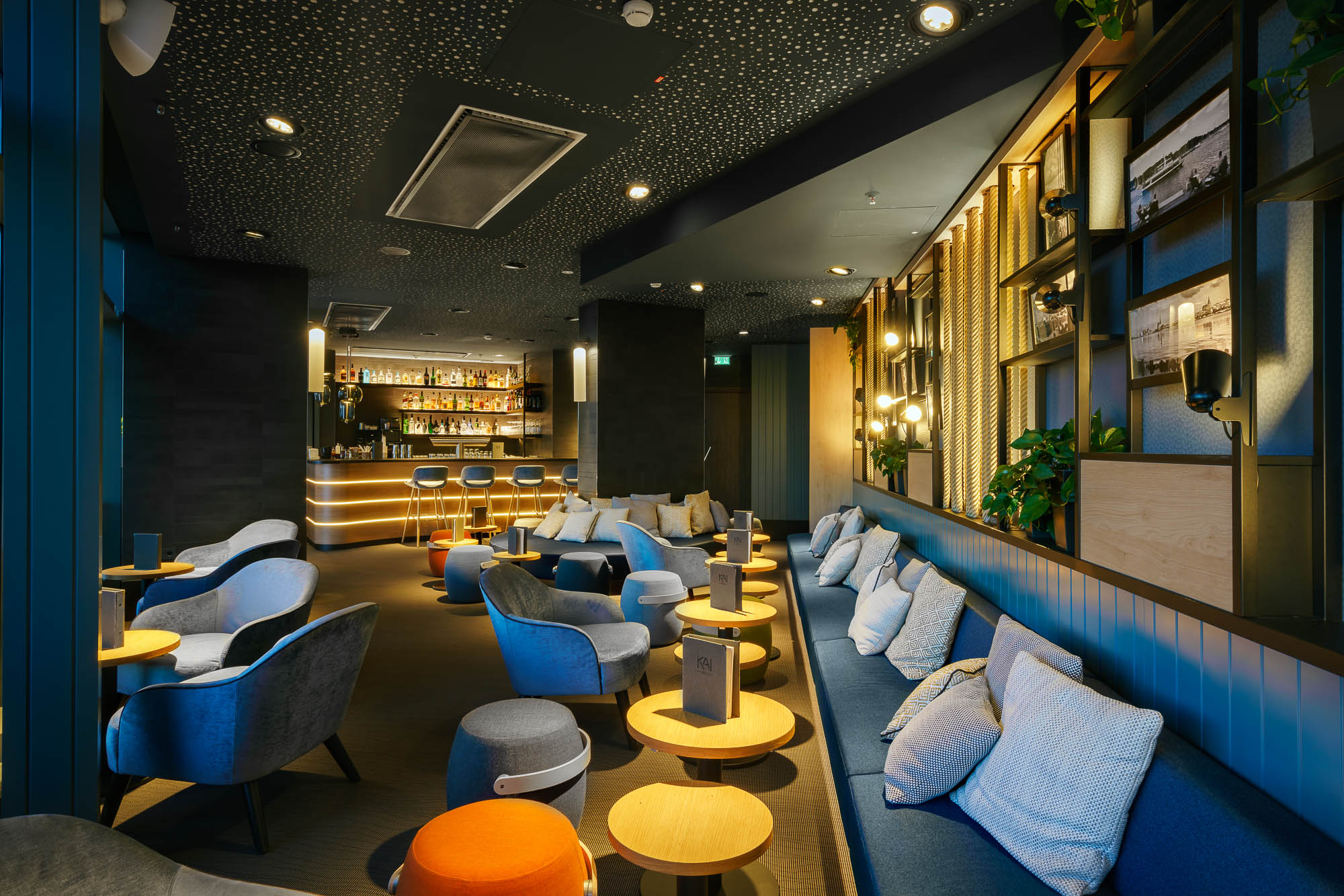 Bar- und Loungebereich der Rooftop Bar KAI 40