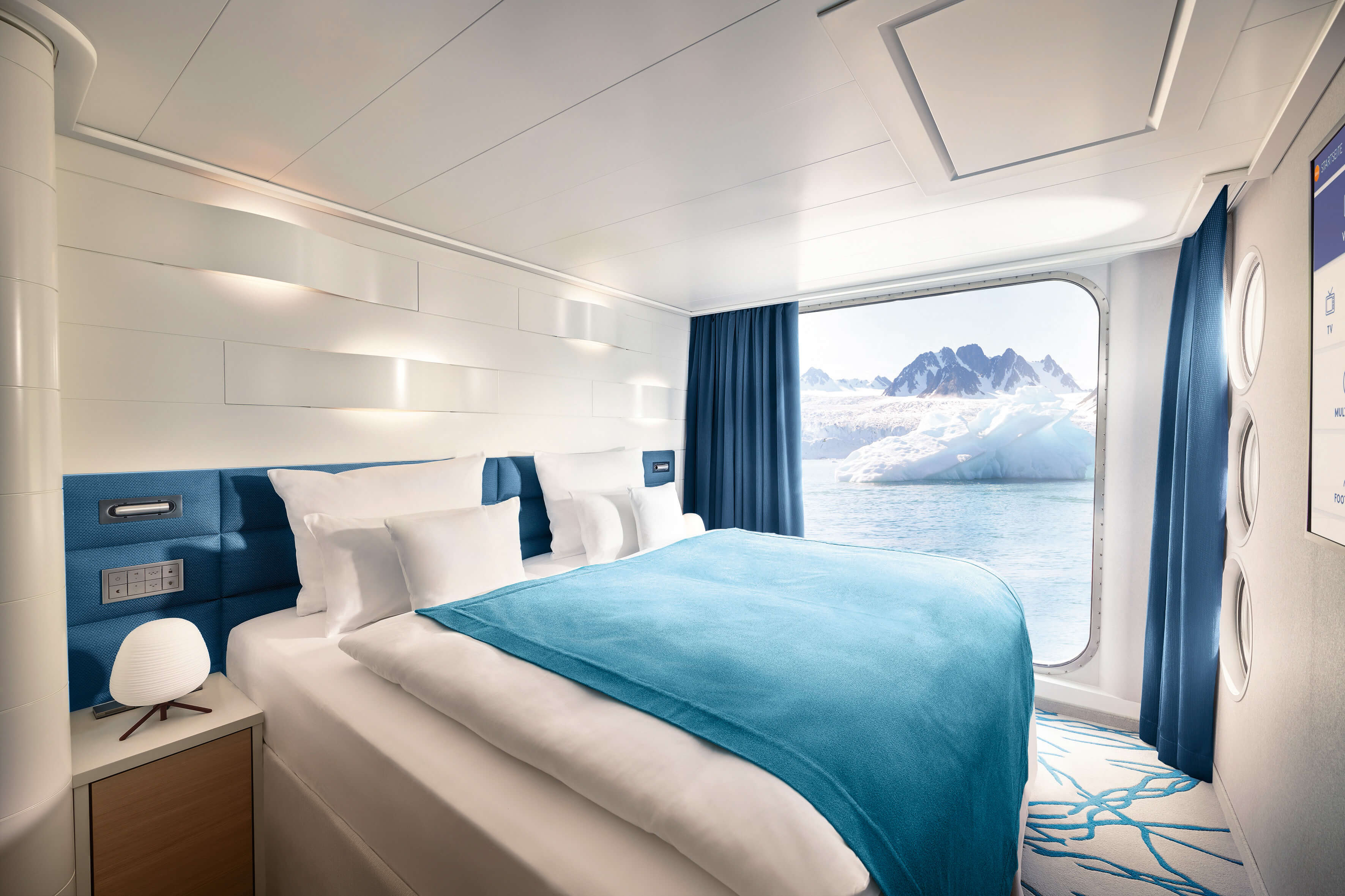 Kabine mit Doppelbett und Meerblick